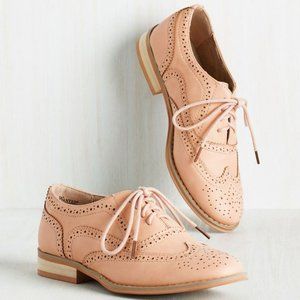 ModCloth Talking Picture Oxford Flat in Blush